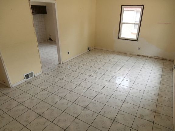 5th image of 1316 N Ashbel Ave