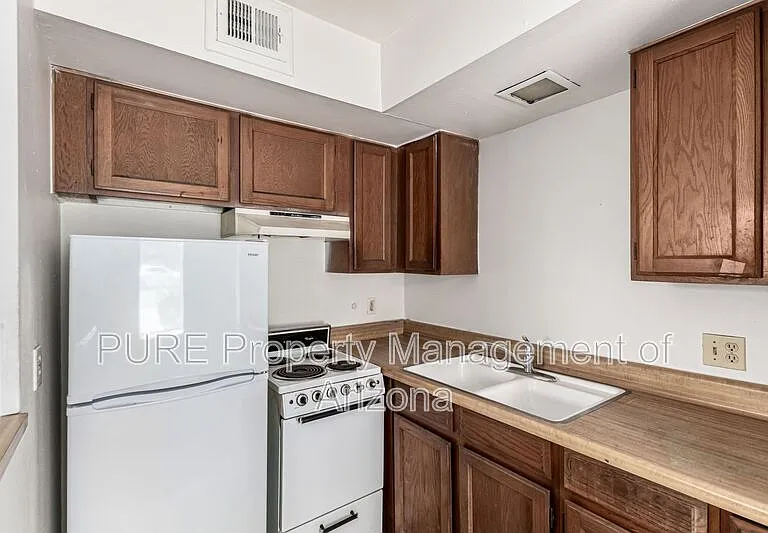 810 W 2nd St #D — Photo 16