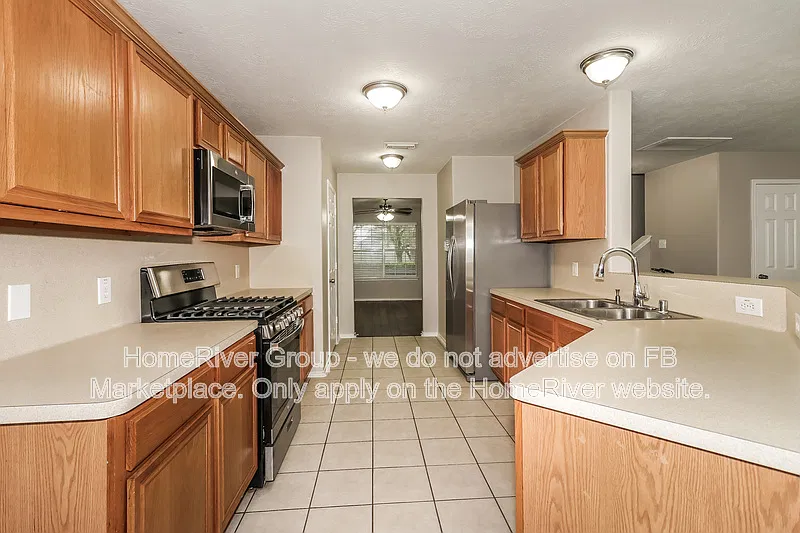 4 bed, 2.5 bath, 2463 sqft, $2,575 — Photo 4