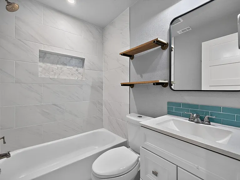 2321 Lakehurst Dr — Photo 21