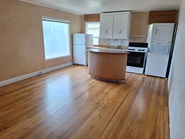 633 Trevethan Ave — Photo 2