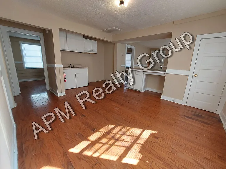 1221 King St — Photo 4