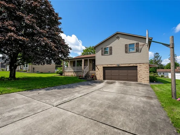 105 Laurlis Ln, Johnstown, PA 15904