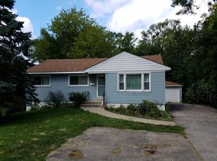 210 S Roselle Rd, Roselle, IL 60172