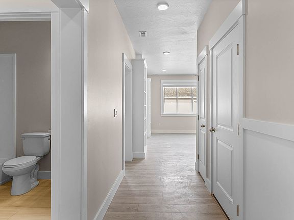 Finished home photos are representational images only. See sales agent for details.