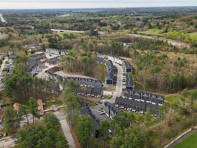 Bayberry Commons- 3 Bedroom 2.5 Bath Townhomes with 2 Car Garage — Photo 130