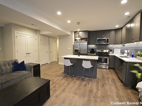 3rd image of 2226 W Warren Blvd Unit G
