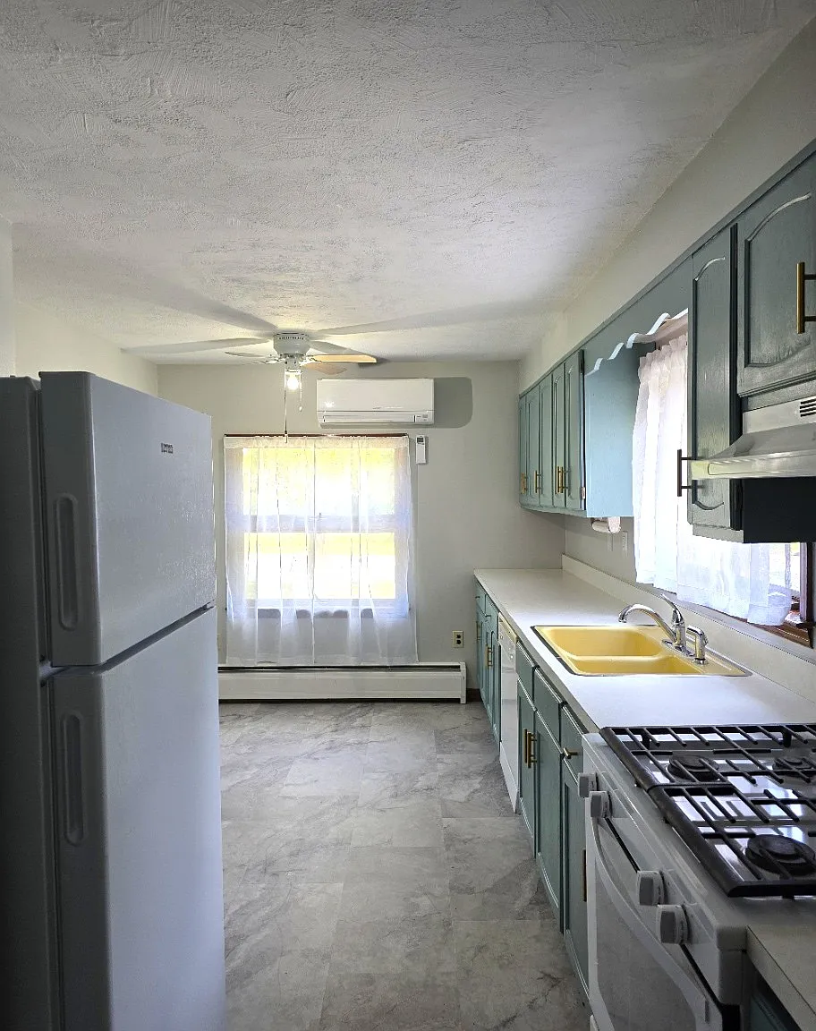 932 Violet Ave — Photo 4
