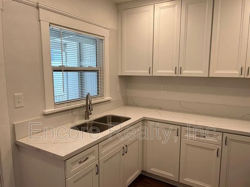 1 bed, 1.0 bath, 800 sqft, $2,000 — Photo 4