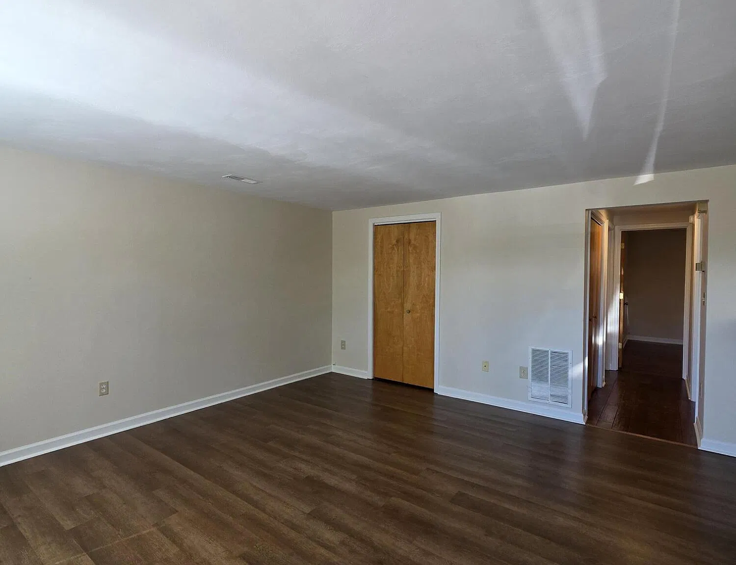 2 bed, 1.0 bath, 900 sqft, $1,295 — Photo 3