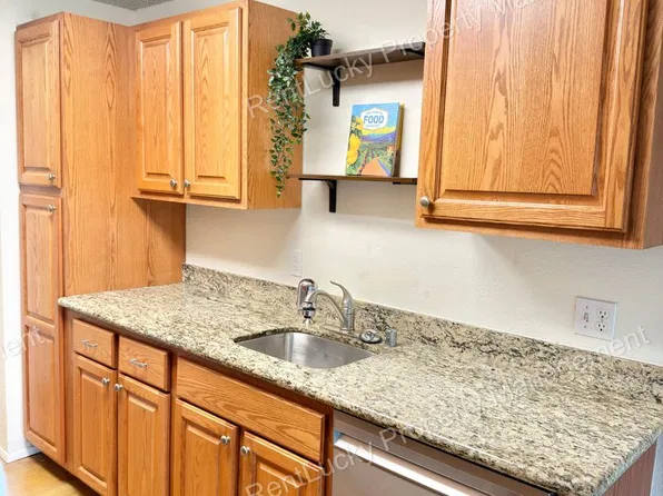 12510 NE 117th Pl APT B3, Kirkland, WA 98034
