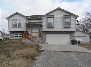 511 Hayes St, Pomona, KS 66076