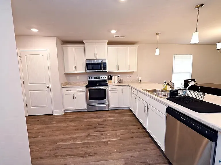 154 Abercorn Dr — Photo 4