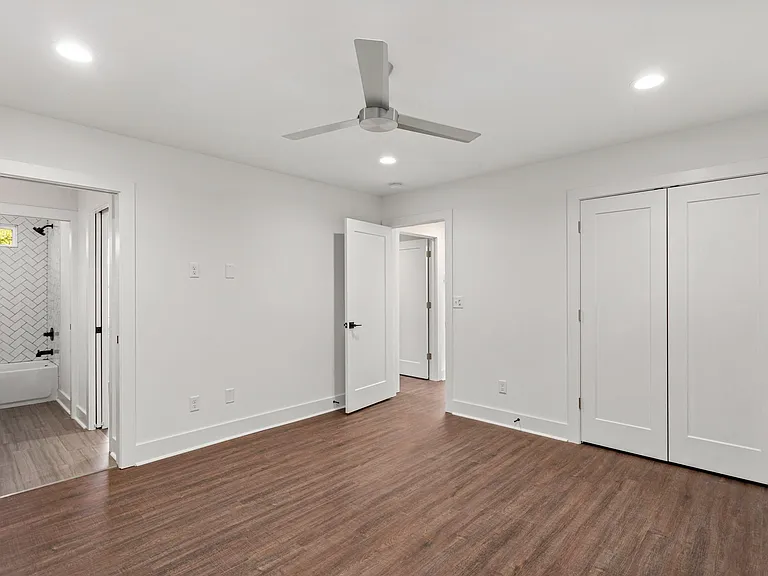 2714 Batavia St — Photo 21