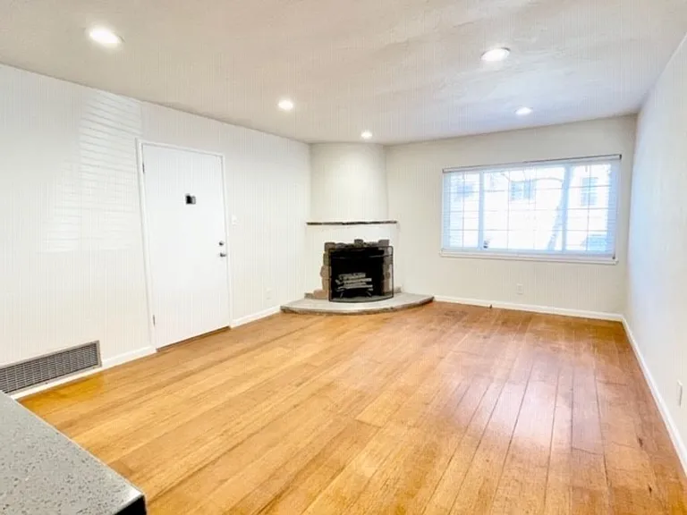 2125 Santa Clara Ave #C — Photo 4