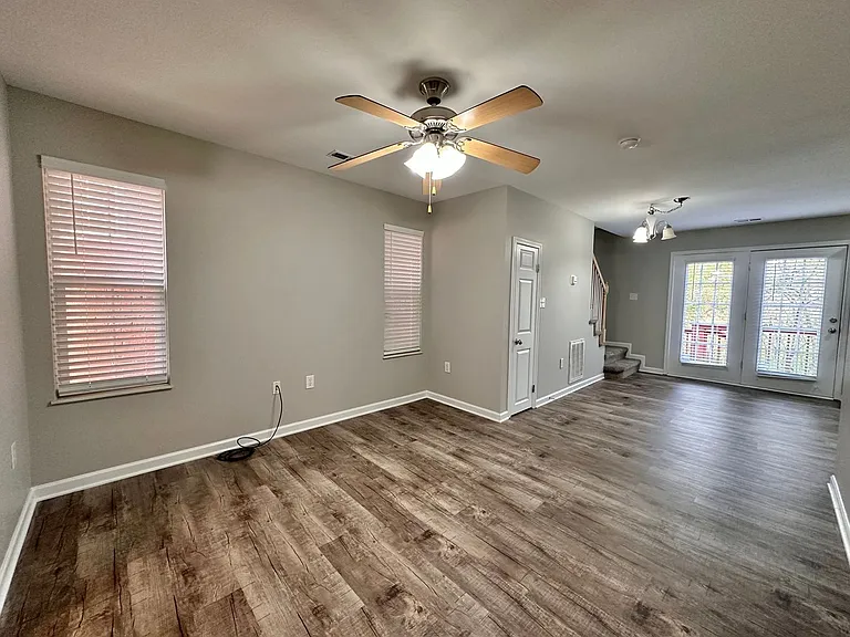Fox Springs Condos — Photo 9