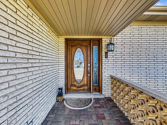 4th image of 5621 N Rogers Ave