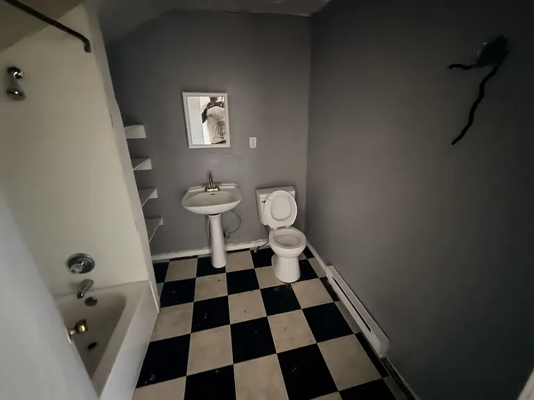 522 E Elm St — Photo 2