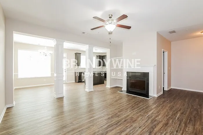 3 bed, 2.5 bath, 1929 sqft, $2,340 — Photo 4