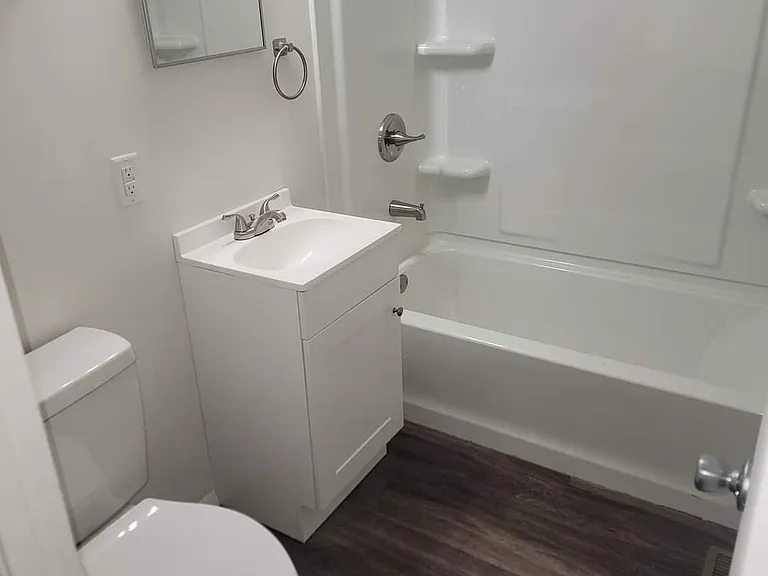 1118-20 Catalpa Ave #1120 — Photo 6