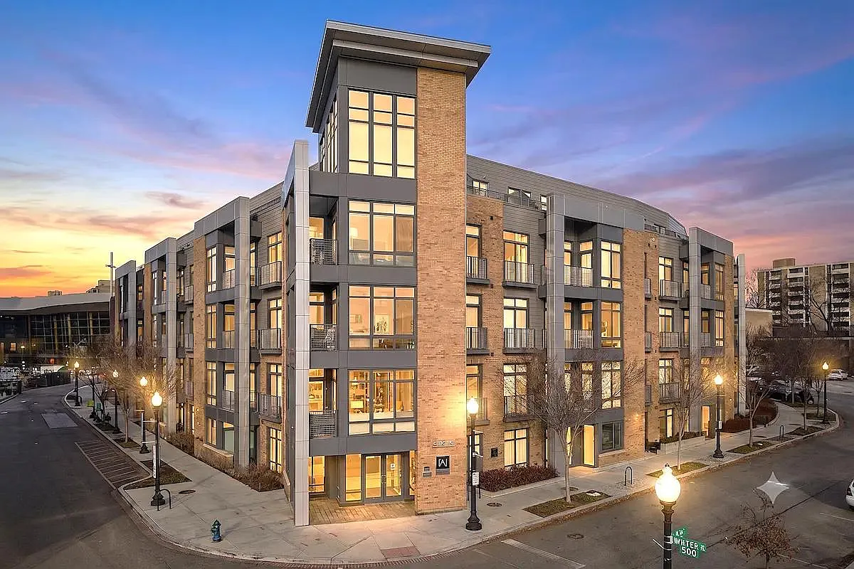 525 Water St SW — Photo 1