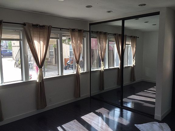 2nd image of 1748 Lincoln Blvd #3
