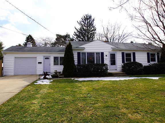 2nd image of 2413 Holly Ave