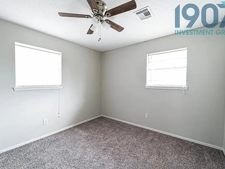 1020 NW 1st St — Photo 13