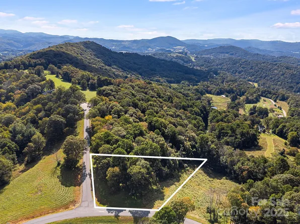 62 Poplar Forest Dr, Boone, NC 28607