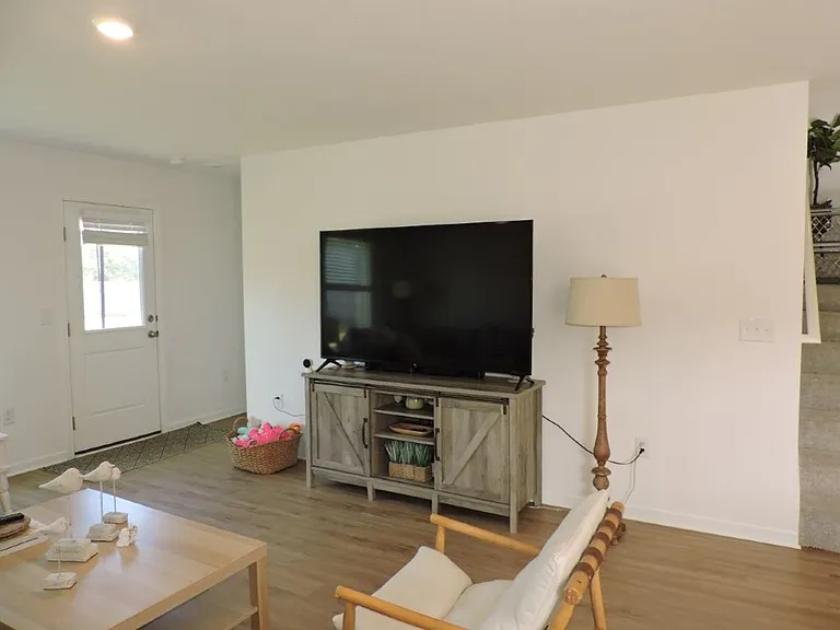 4664 Carlstrom Ln — Photo 6