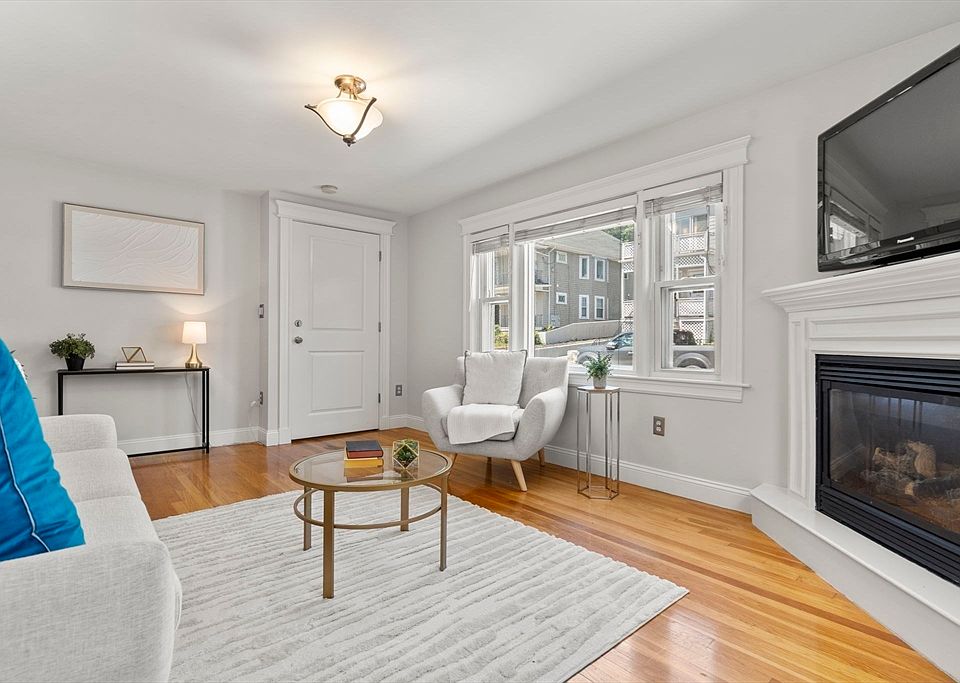 1st image of 188 Gladstone St APT 1