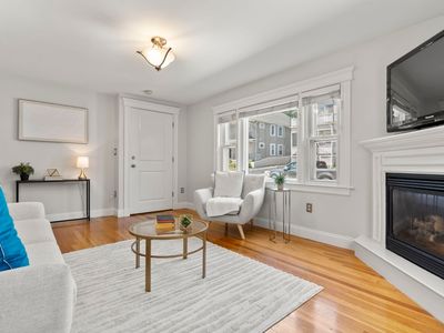 188 Gladstone St APT 1, East Boston, MA, 02128