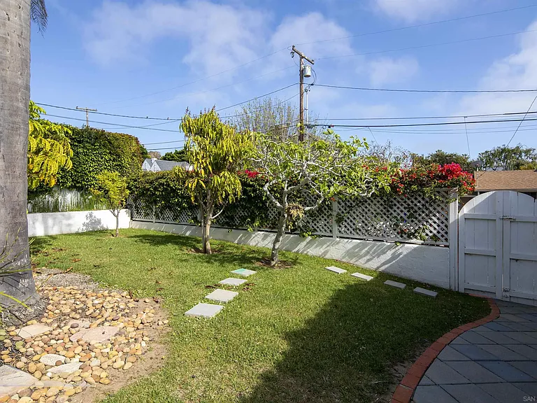 409 Dunemere Dr — Photo 18