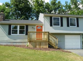 4282 Amblewood Ln, Clay, NY 13041
