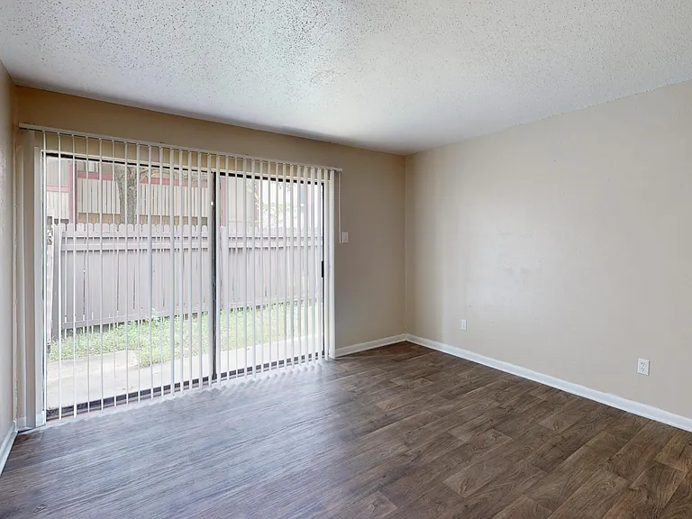 Tower Park Apartments — Photo 28