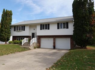 2735 Montague Dr, Galesburg, IL 61401
