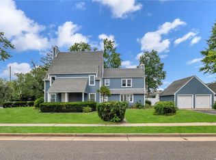 90 Sunset Dr, Hempstead, NY 11550