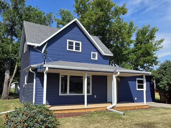 416 Franklin Ave, Larimore, ND 58251
