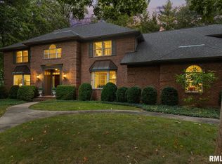 9818 N Golden Oak Ct, Peoria, IL 61615