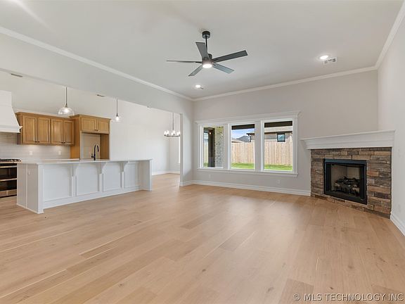 4th image of 5822 Brandon Ct