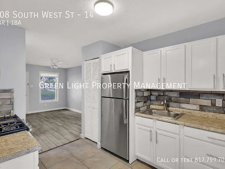 308 S West St #14 — Photo 13