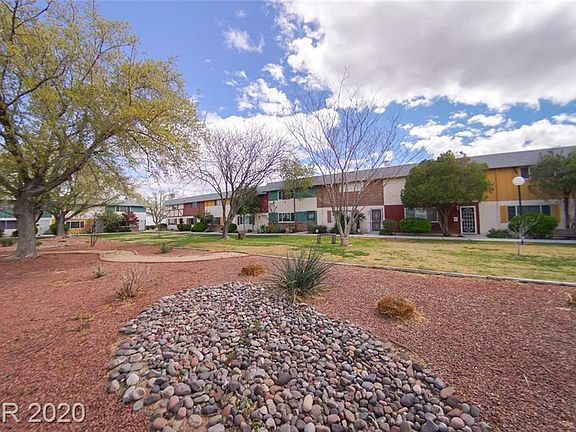 2nd image of 400 Greenbriar Townhouse Way