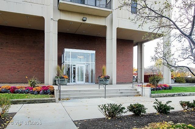 1st image of 2901 S Michigan Ave APT 902