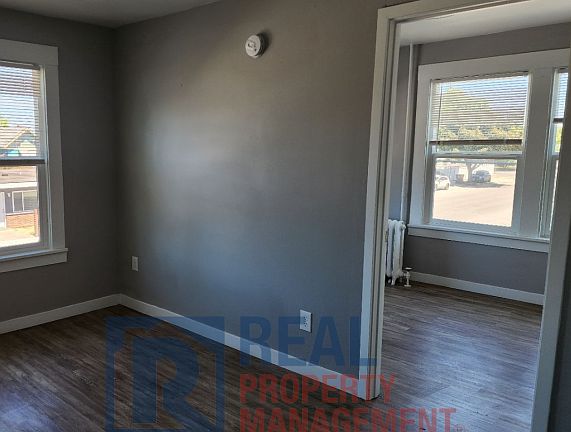 5th image of 802 E 34th St APT 6