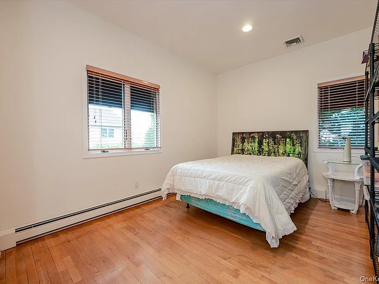 1701 Bay Blvd — Photo 22