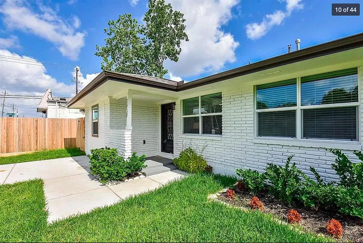 3907 Southlawn St — Photo 3
