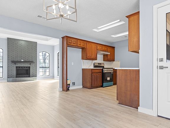 3rd image of 655 E Reindeer Rd