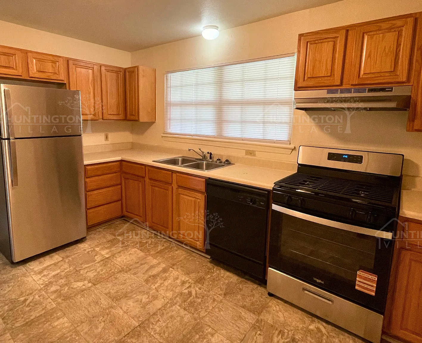 3 bed, 1.5 bath, 1080 sqft, $1,275 — Photo 2