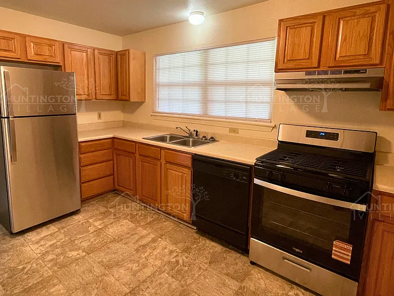 702 McClellan St — Photo 3