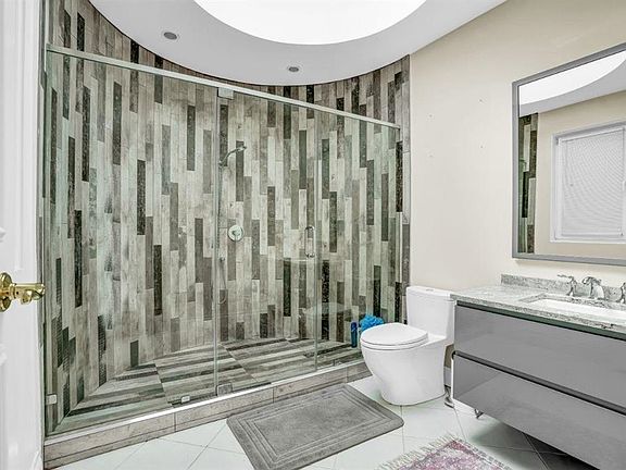 5th image of 1409A Chartwell Dr